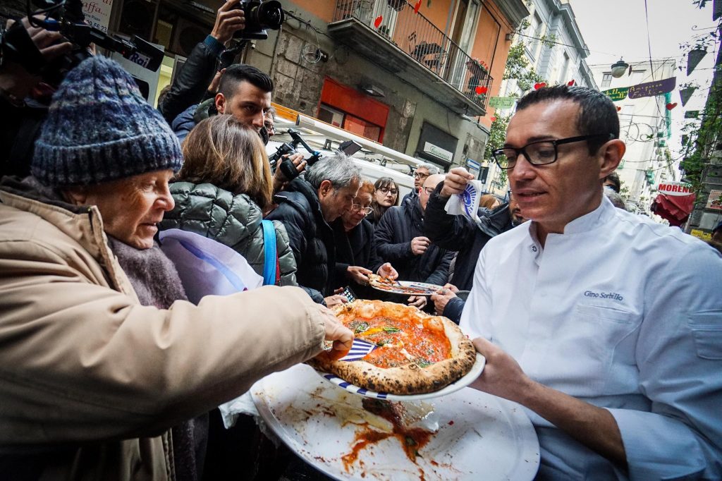 Sorbillo sfida Briatore: “la pizza la facciamo così”
