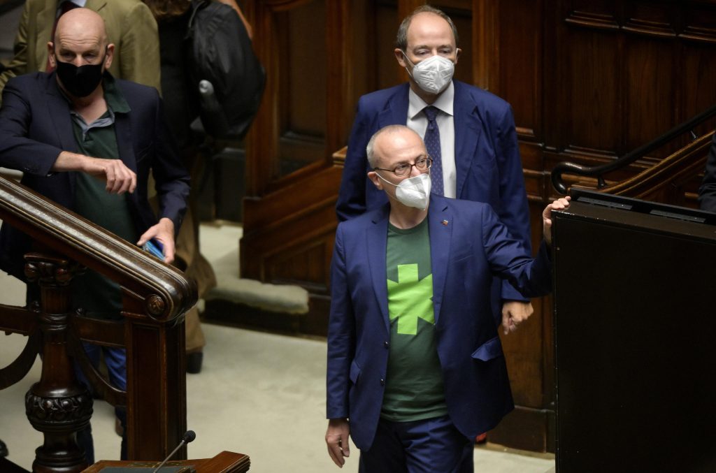Elio Vito lascia Forza Italia: “rassegno le dimissioni dal mandato parlamentare”