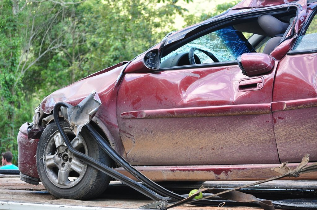 Tre morti e tre gravemente feriti in un incidente autostradale