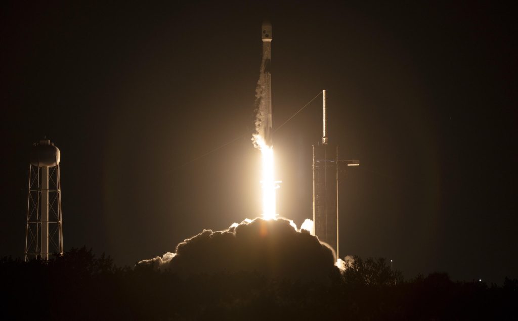Dalla Corea del Sud lanciato il primo razzo spaziale
