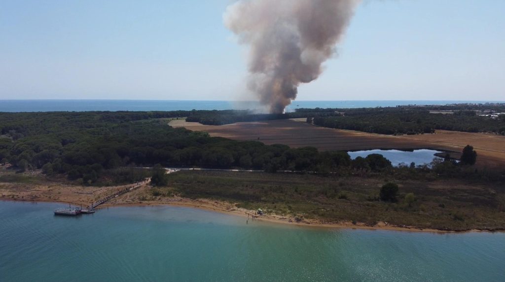 Riattivato focolaio incendio a Bibione