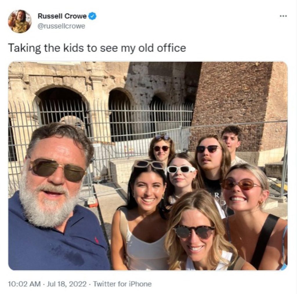 Russell Crowe al Colosseo: “Ho portato i ragazzi nel mio vecchio ufficio”