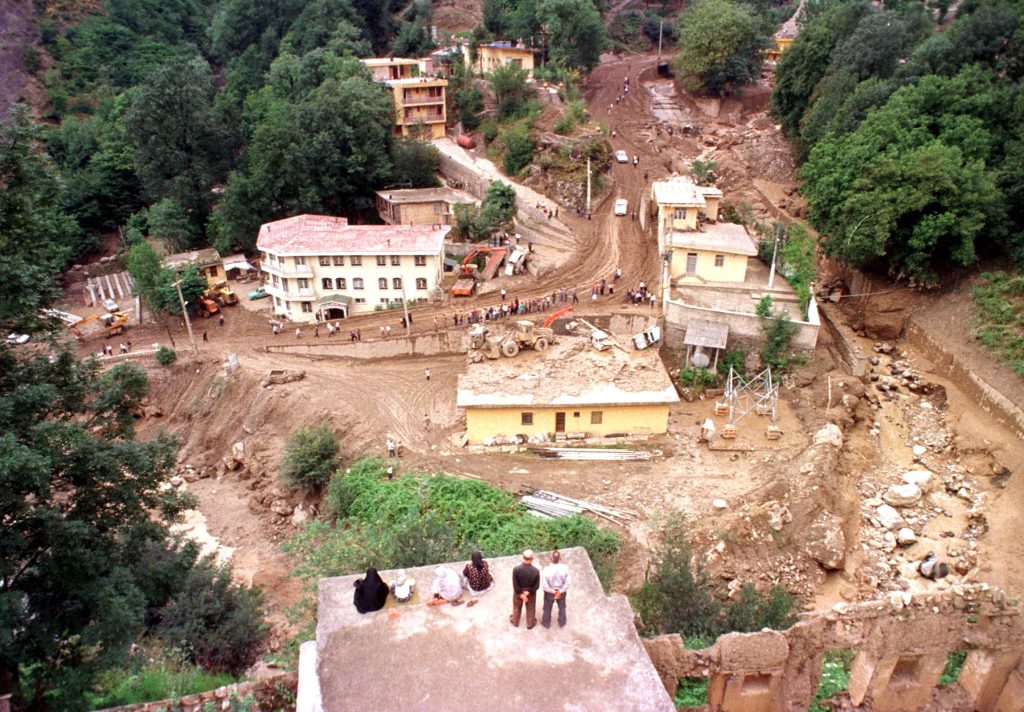 Iran sott’acqua, 17 morti a Fars