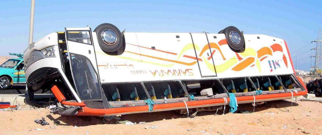 Autobus contro camion in Egitto: morti salgono a 25