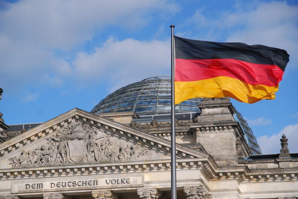 Il Bundestag espone la bandiera Lgbt+