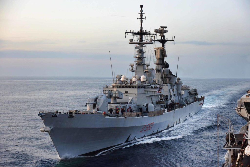 Nave spia russa naviga vicino al Giappone