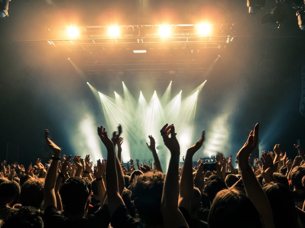 Dai balconi agli stadi, la musica è tornata