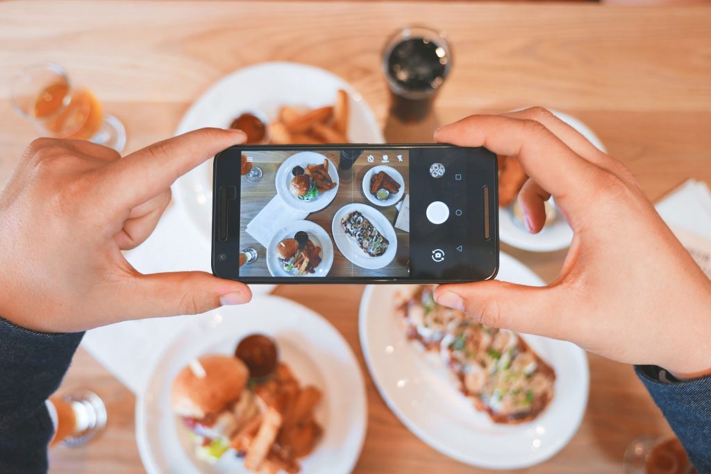 Influencer? Scrocconi internazionali. Niente pranzo gratis da Nunez
