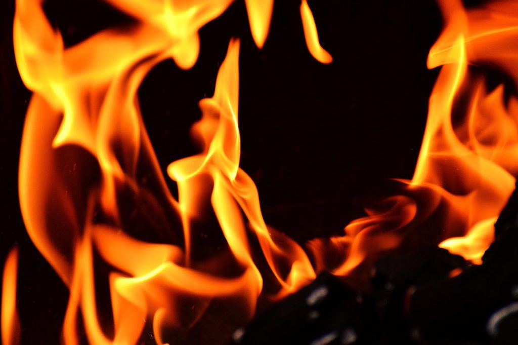 Ventenne muore ustionato accendendo il barbecue