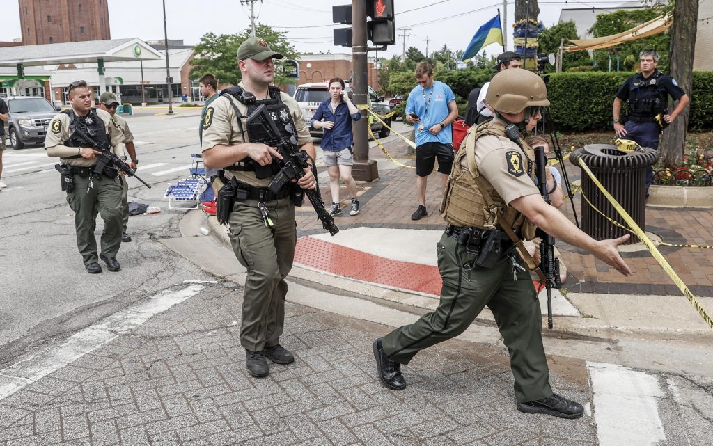 Illinois, sparatoria durante la parata del 4 luglio: fermato il killer