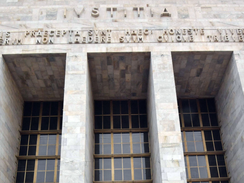 Confalonieri accusato di altre cinque violenze sessuali. Provvedimento anche per la moglie