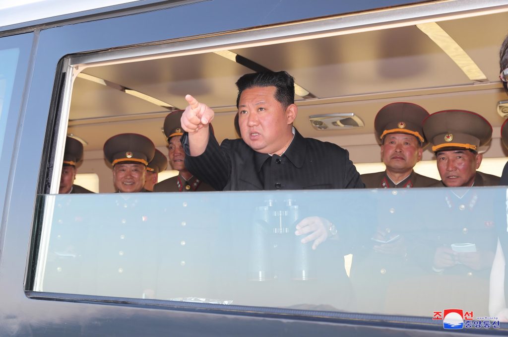 Covid in Corea del Nord? Arrivato con palloncini dal Sud, la tesi strampalata di Kim Jong-Un