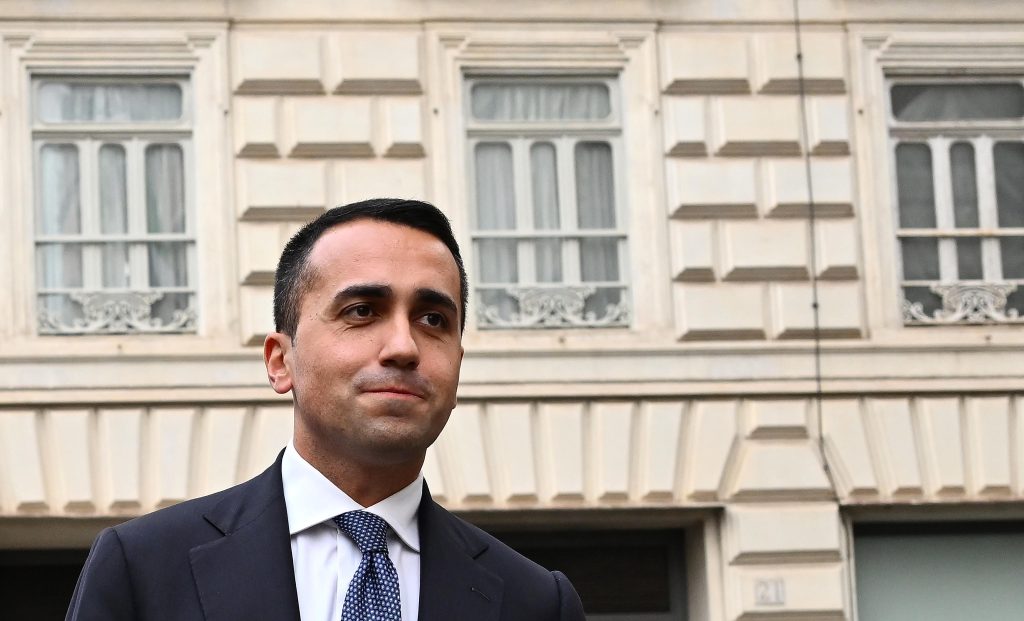 Di Maio: “no partiti di serie A e di serie B”