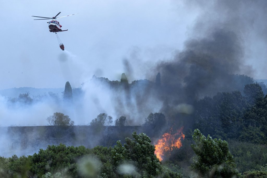 Fiamme al centro sud, a Roma sfiorano il Summer Camp del Barcellona