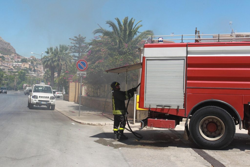 Agrigento, fiamme vicino all’ospedale