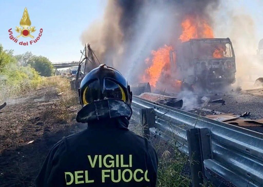Scontro fra Tir in A21, trovato il camionista disperso