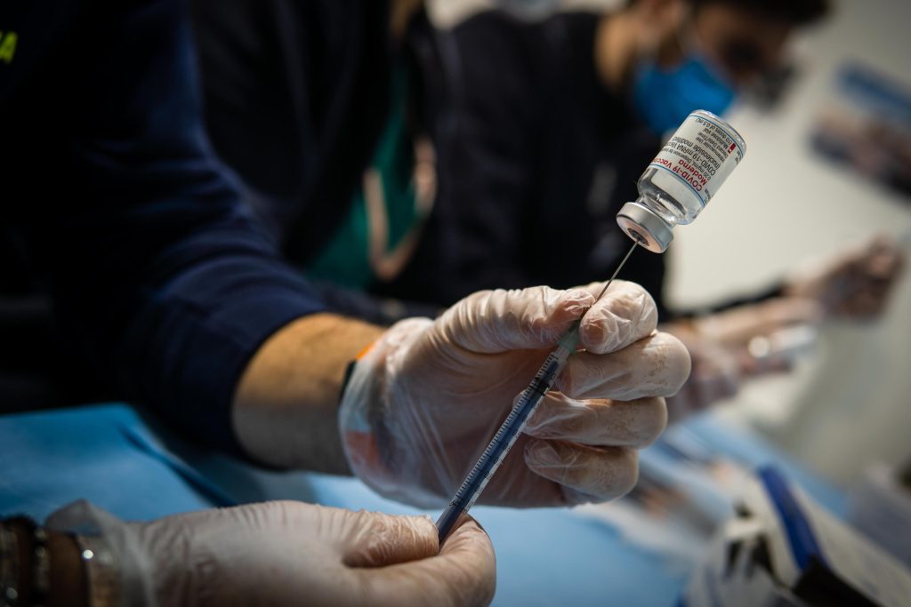 Ema: verso vaccini annuali contro il Covid