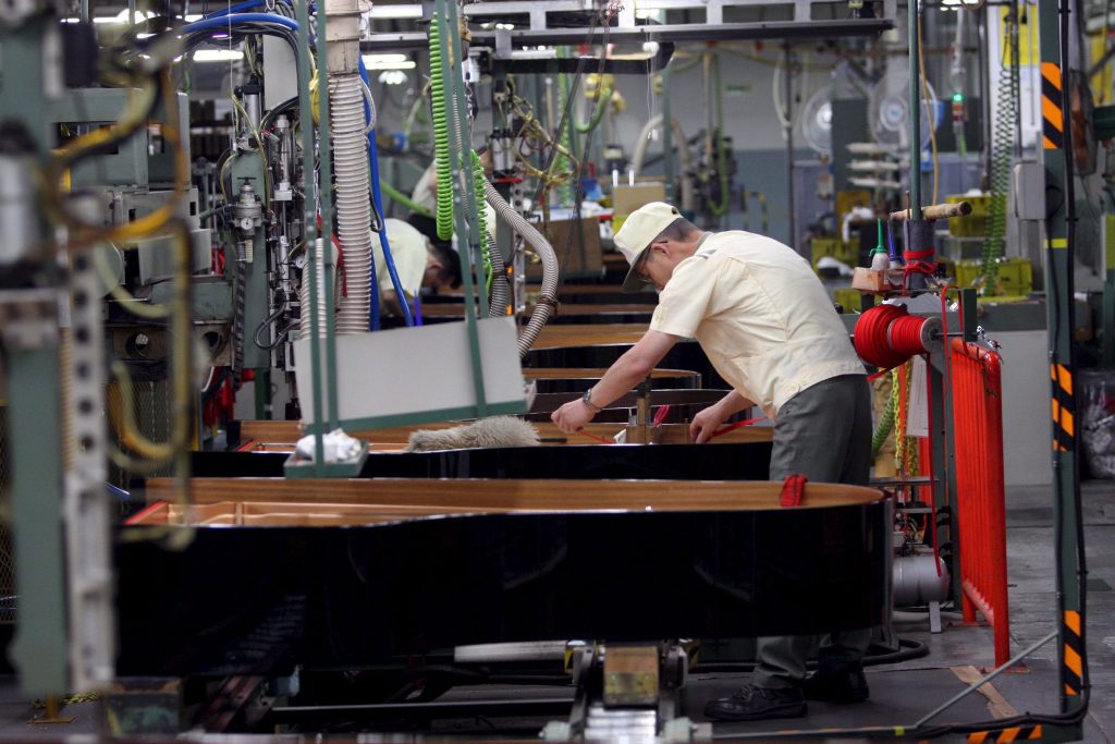 Istat, a maggio cala la produzione industriale del -1,1%