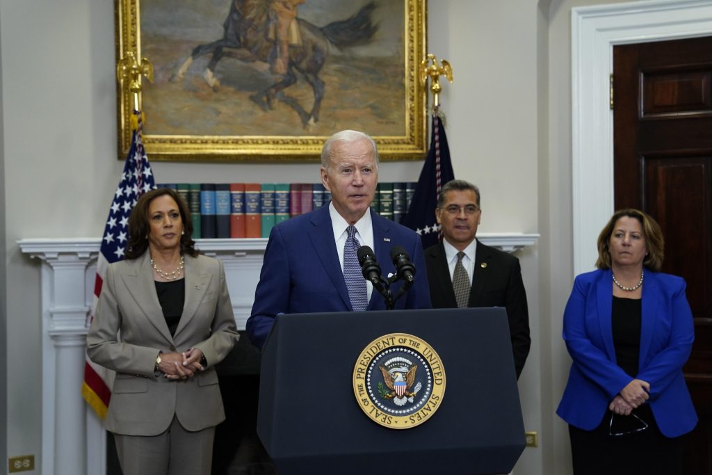 Biden firma ordine esecutivo a difesa del diritto all’aborto