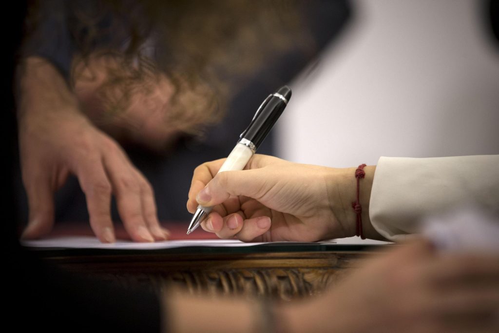 Slovenia, sì al matrimonio e all’adozione per coppie omosessuali