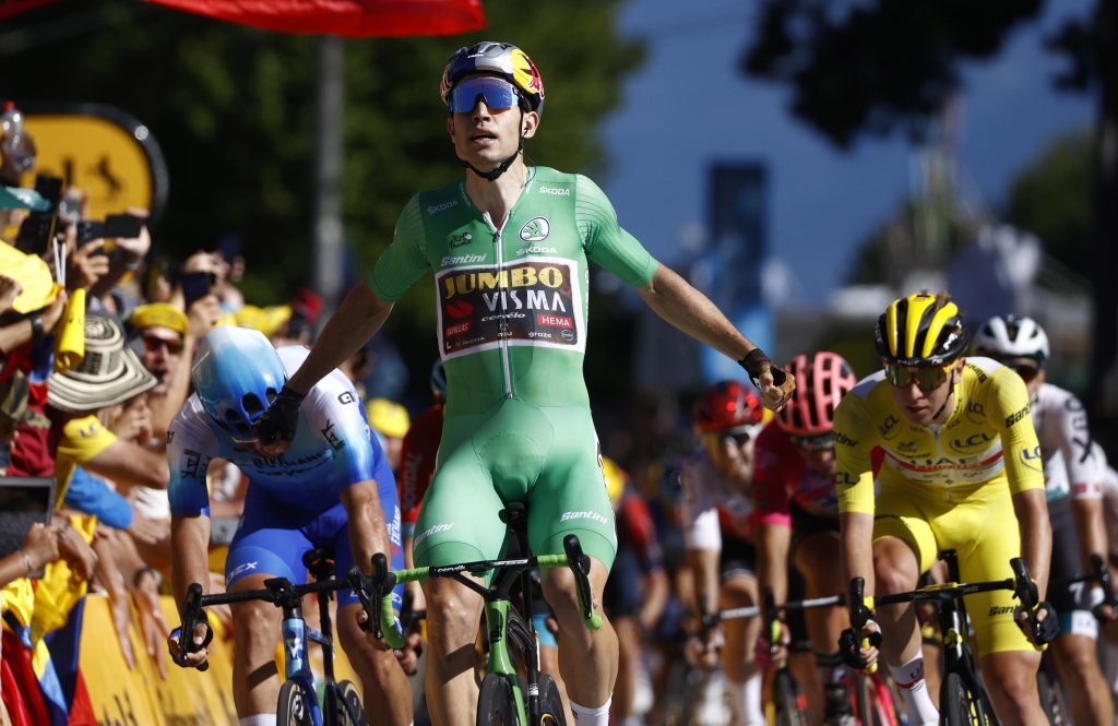 Tour de France, Van Aert conquista l’ottava tappa