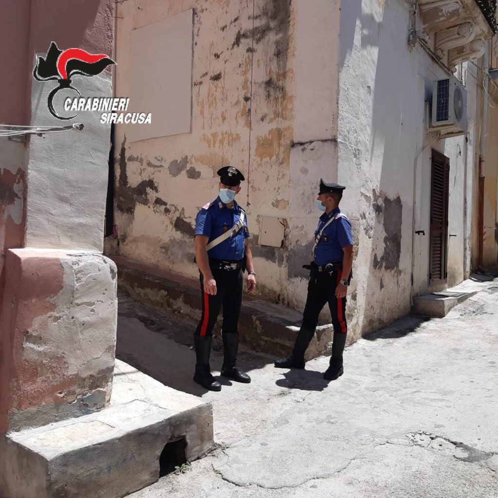 Muore accoltellato in strada, si costituisce 23enne