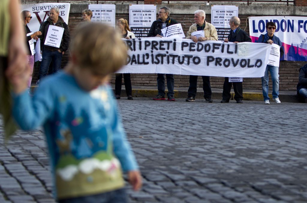 Violenze sessuali su minori, in aula il prete di Enna