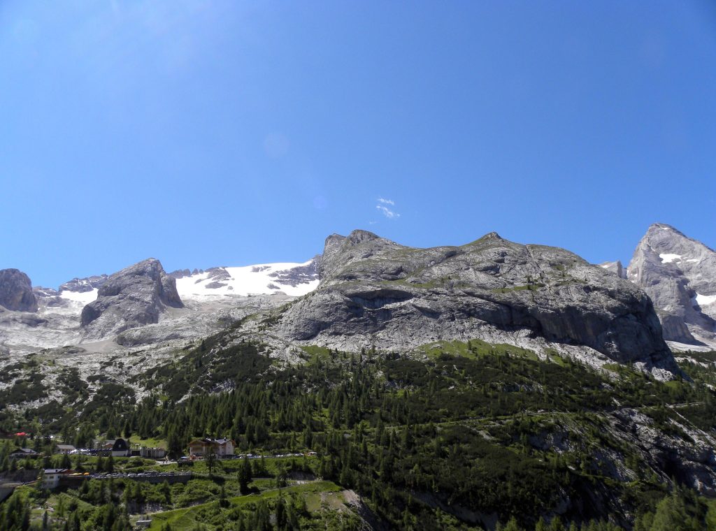 Marmolada, a maggio sul ghiacciaio c’era un lago