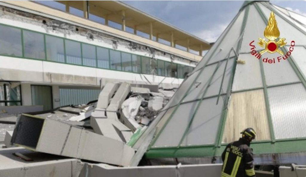 Crollo piscina a Trieste, quattro rinviati a giudizio