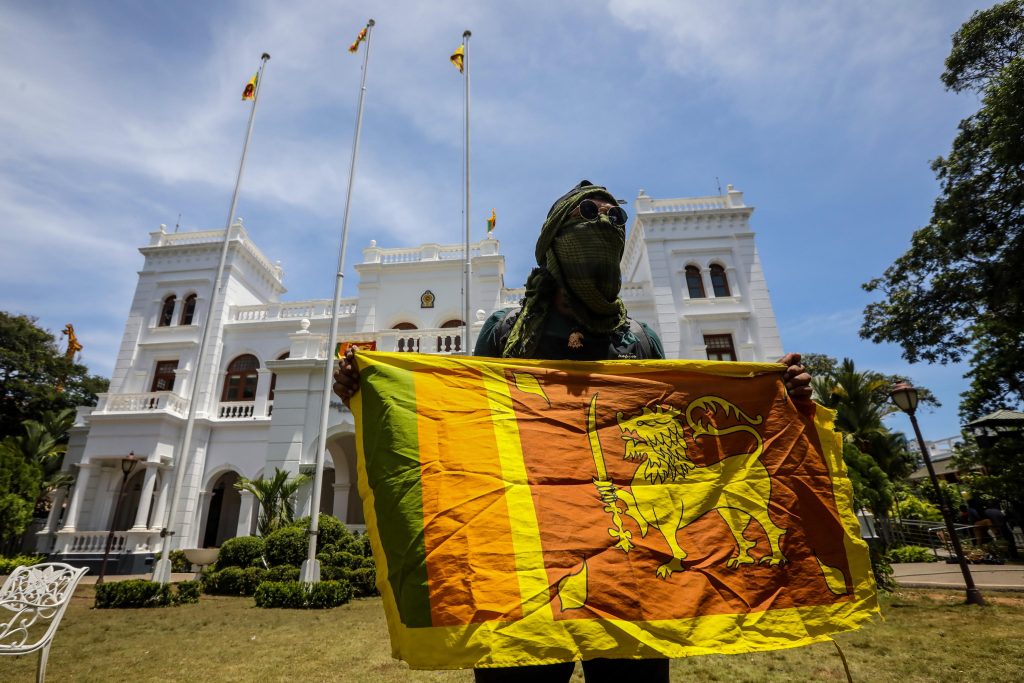 Sri Lanka, Rajapaksa si dimette