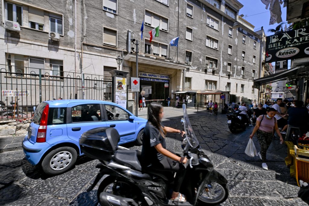 Armi in casa, arrestati padre e figlio