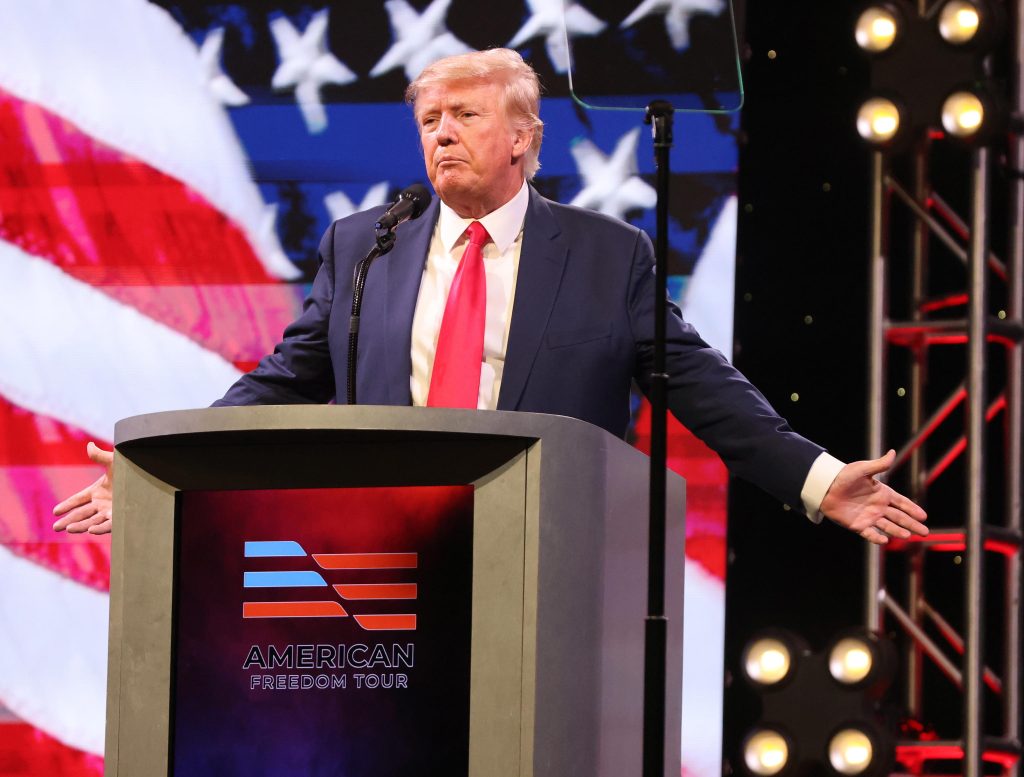 Ivana morta per una caduta, Trump rinvia comizio in Arizona