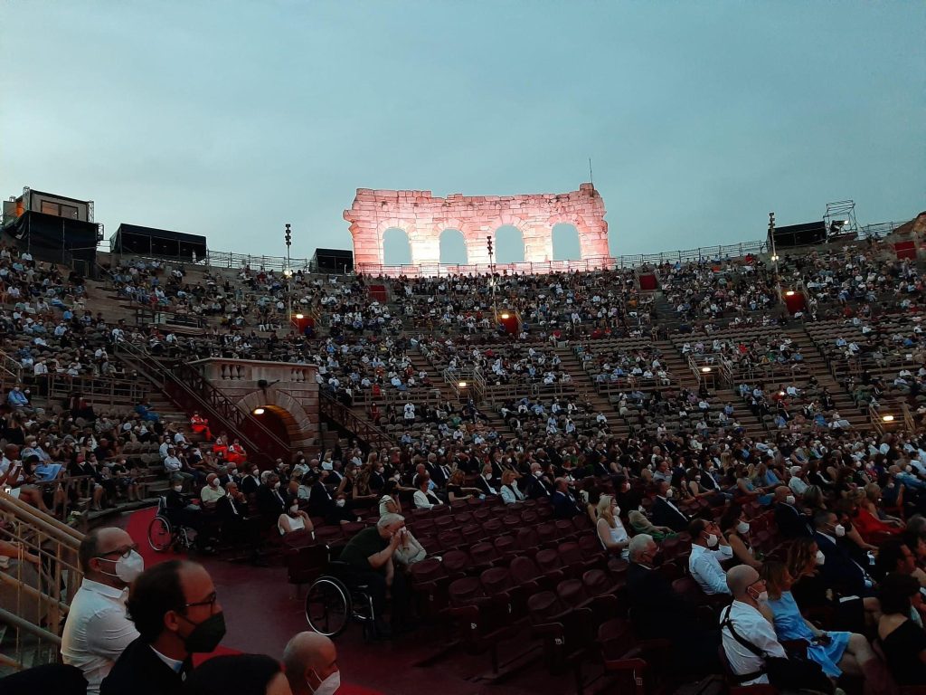 Caso blackface, si accende la polemica all’Arena di Verona