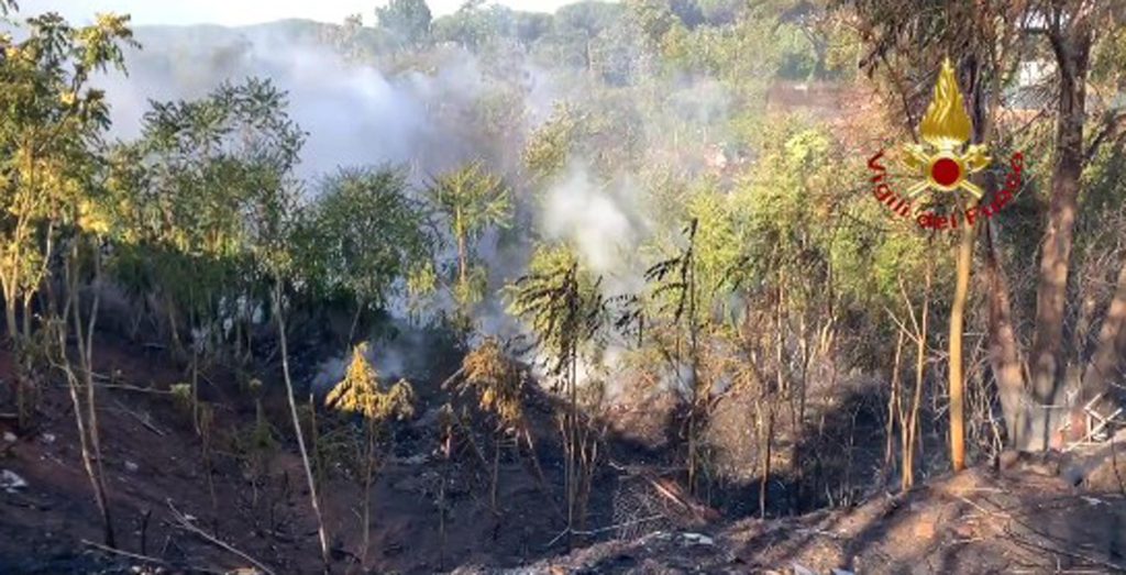 San Polo dei Cavalieri in fiamme: evacuate alcune abitazioni