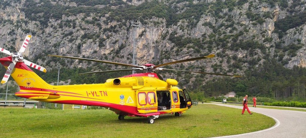 Alto Adige, alpinista precipita e muore