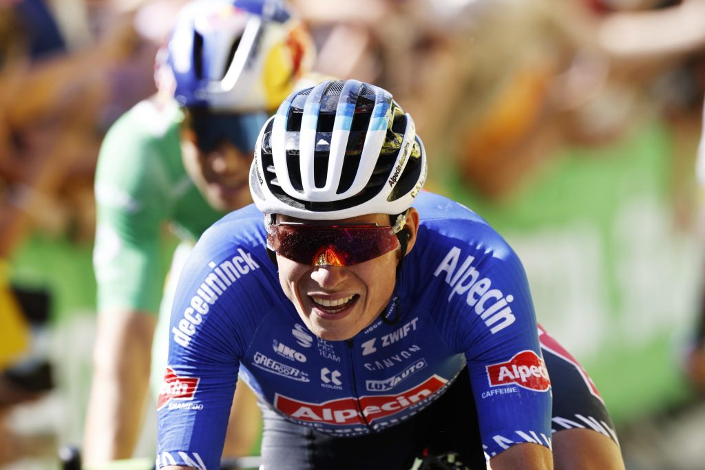 Tour de France, Philipsen vince in volata la 15esima tappa