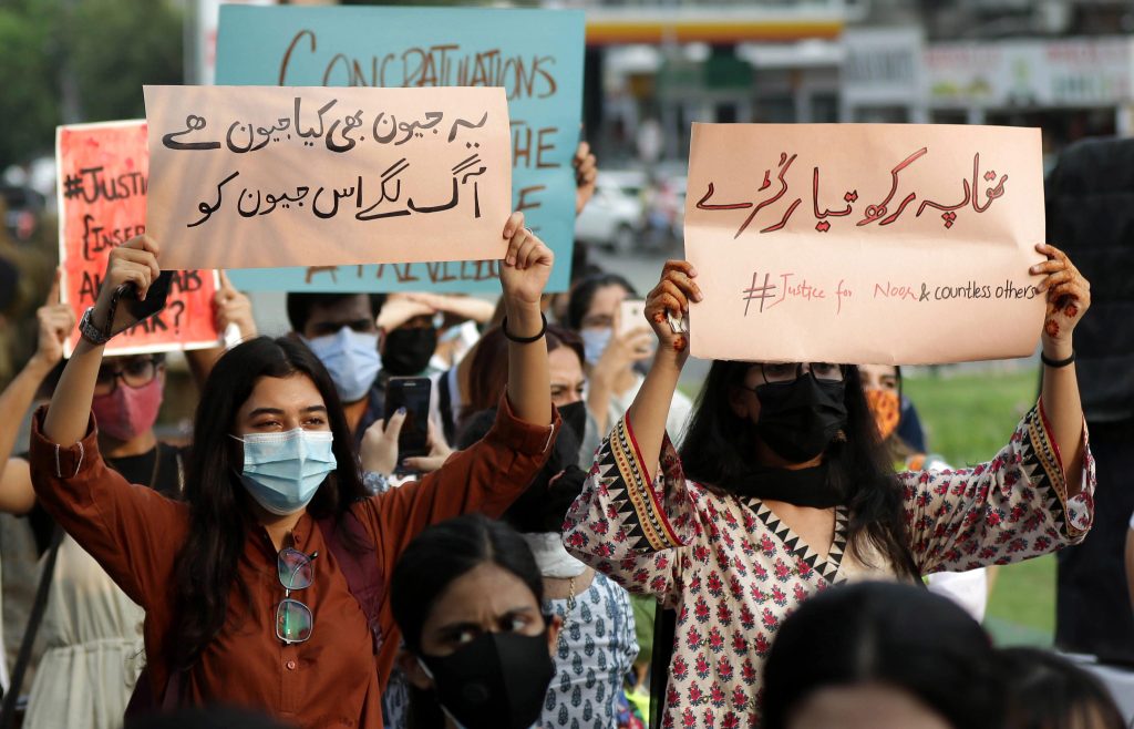 Stupro di gruppo in Pakistan ma la polizia nega