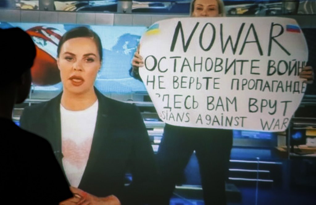 Arrestata la giornalista russa che criticò la guerra in Ucraina