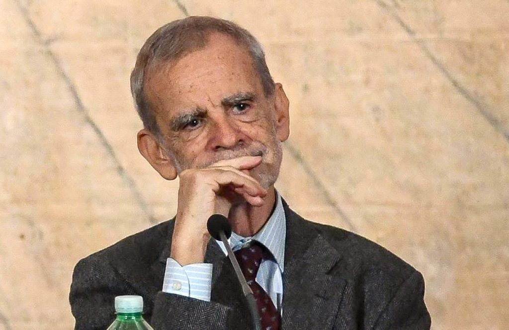 Gravissimo incidente per Serianni, il linguista in coma