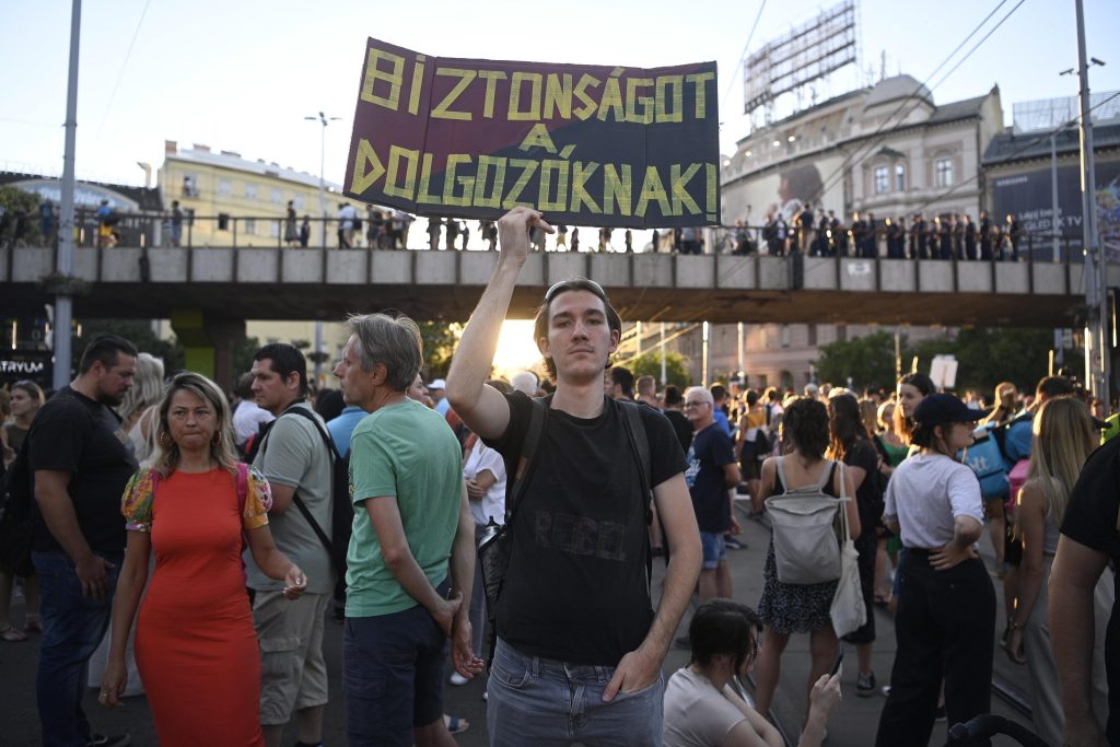 Continuano le proteste contro Orban a Budapest