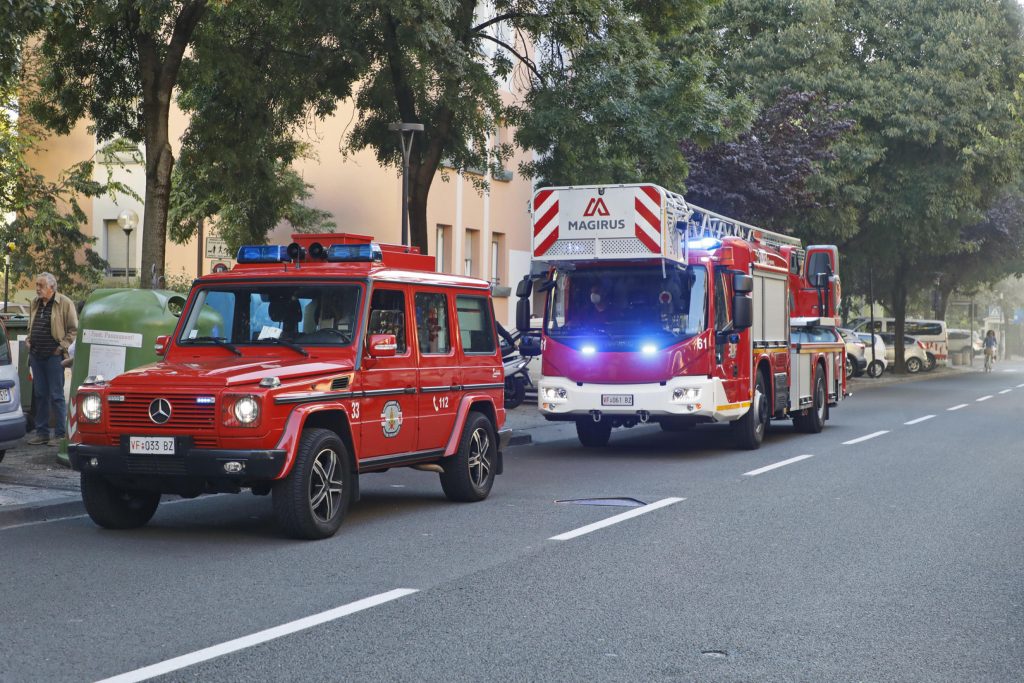 Crolla solaio, due anziani feriti gravi