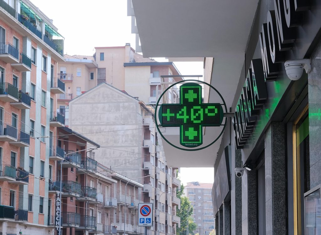 Allerta caldo, domani 14 città da bollino rosso