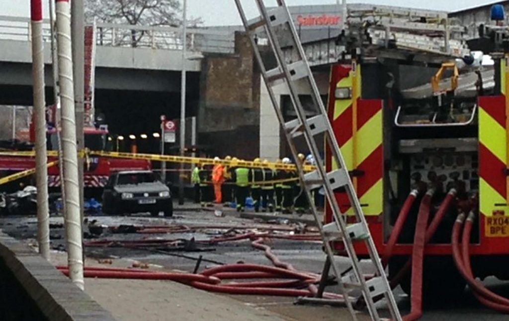 Incendio a Londra vicino all’aeroporto