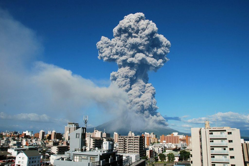 Erutta vulcano Sakurajima, evacuate due città
