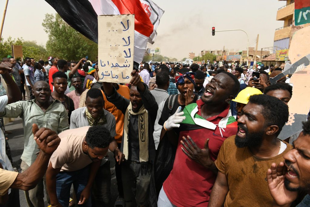 Sudan, gas lacrimogeni contro i manifestanti pro-democrazia