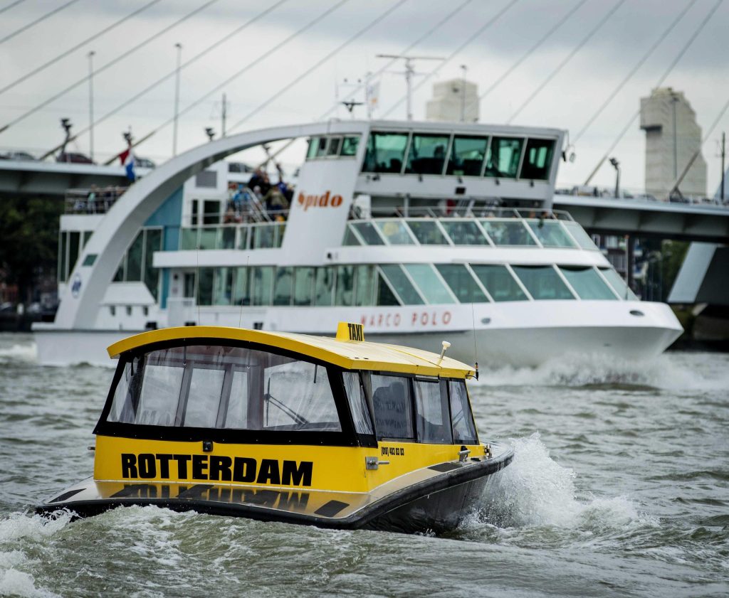 Scontro tra barche a Rotterdam, 6 persone salvate dall’acqua