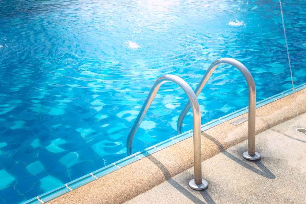 Parma, annega in piscina bimba di un anno e mezzo SHUTTERSTOCK