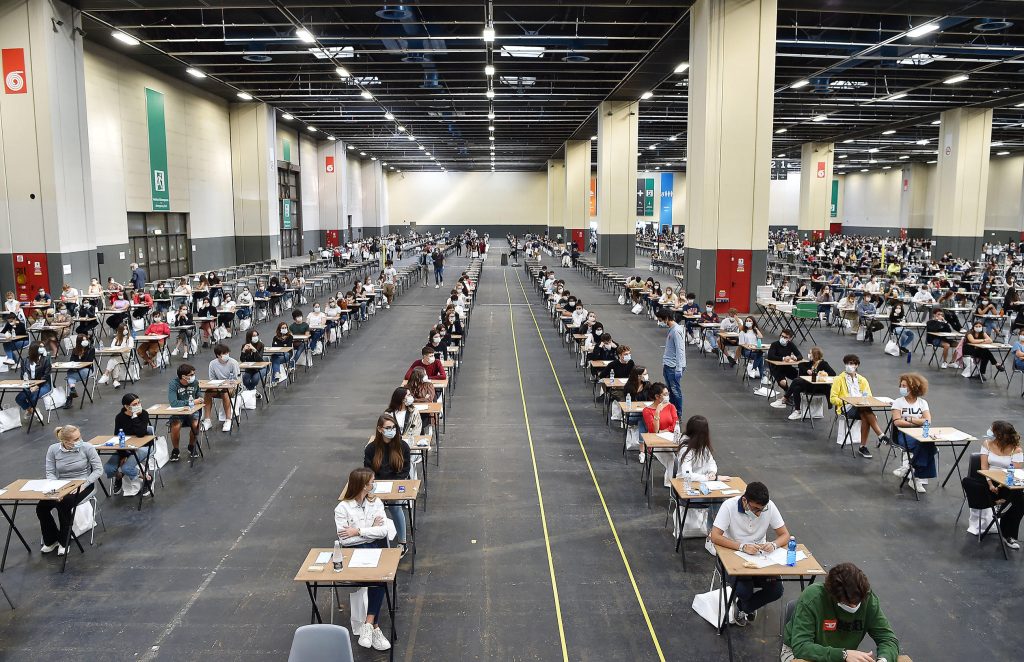 In 65 mila per il test ingresso a Medicina