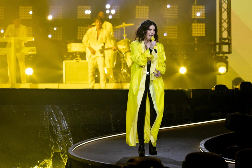 Bufera su Laura Pausini: si rifiuta di cantare Bella Ciao “per non prendere posizione”