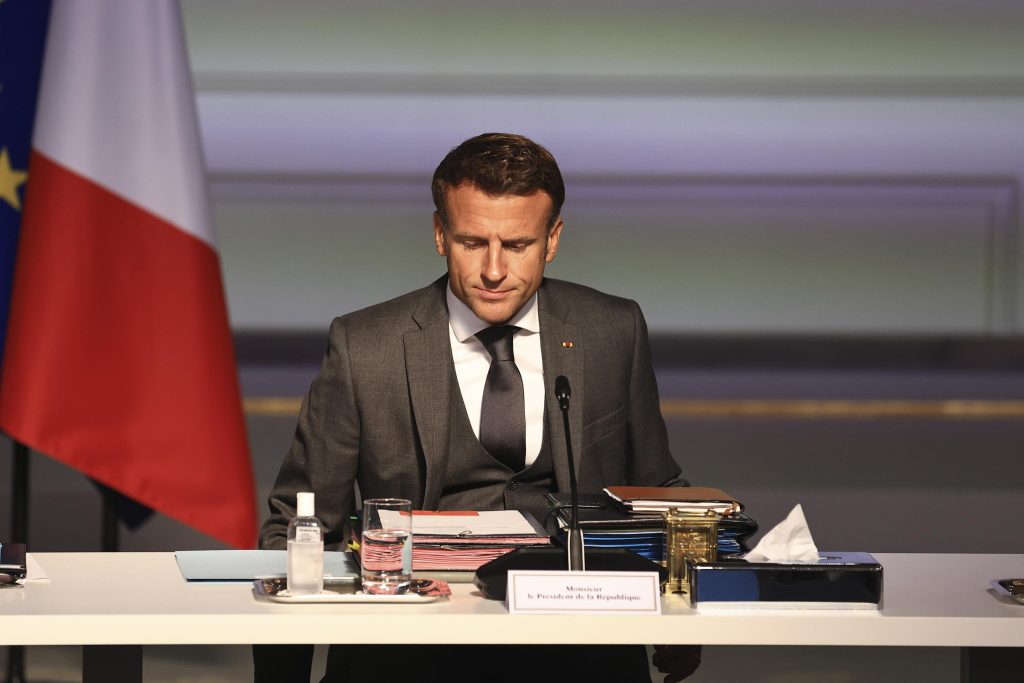 Fine vita, Macron avvia consultazioni cittadine